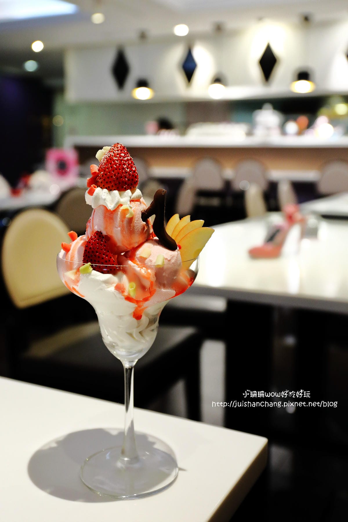 【食||台北】Hs Cafe高跟鞋公主～專屬女孩最想要的夢幻甜品/忠孝敦化下午茶/出乎意料外的平價美味