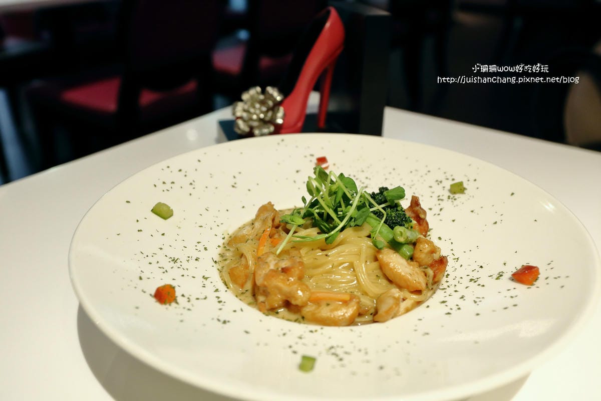 【食||台北】Hs Cafe高跟鞋公主～專屬女孩最想要的夢幻甜品/忠孝敦化下午茶/出乎意料外的平價美味