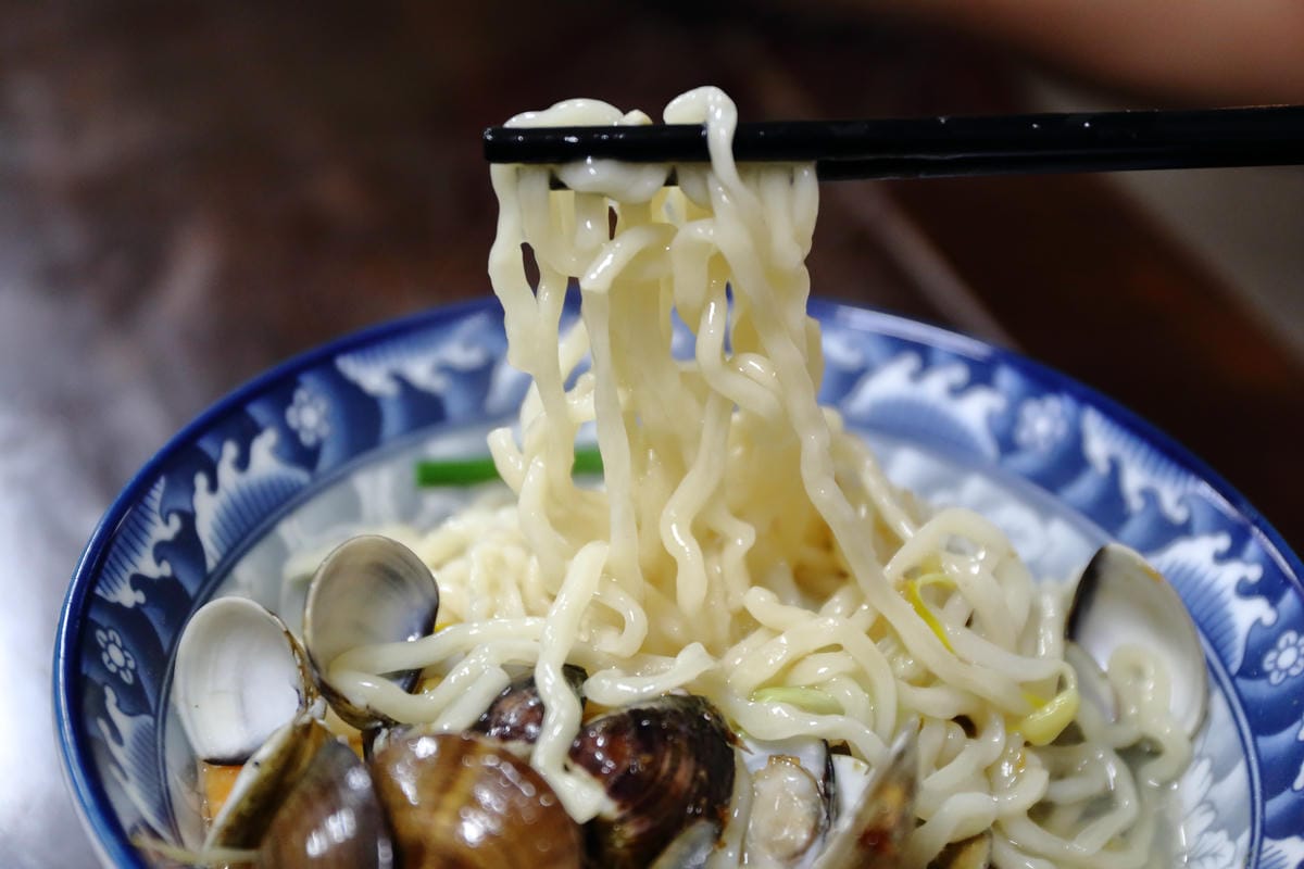 【食||中壢】好滋味麵館～蛤蠣滿滿一碗！用料超豪邁，多到可以玩疊疊樂蛤蠣山！
