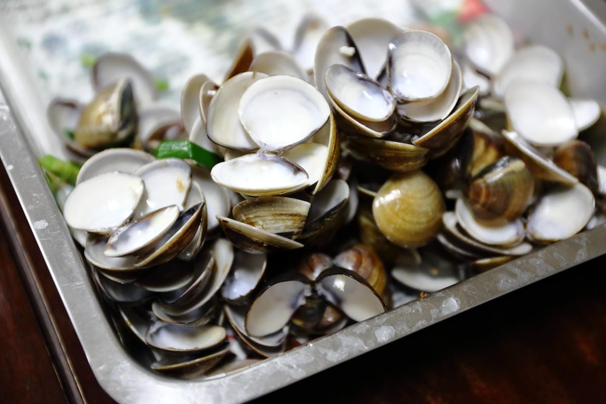 【食||中壢】好滋味麵館～蛤蠣滿滿一碗！用料超豪邁，多到可以玩疊疊樂蛤蠣山！