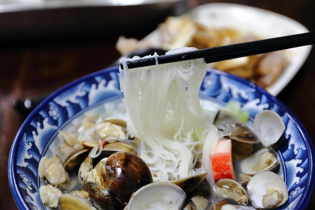 【食||中壢】好滋味麵館～蛤蠣滿滿一碗！用料超豪邁，多到可以玩疊疊樂蛤蠣山！