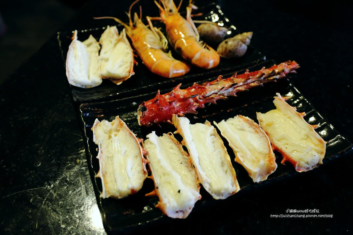 【食||台中】潼阪帝王蟹黑毛牛頂級燒烤〜帝王蟹、黑毛牛放題、專人服務、不計成本的吃到飽！(食尚玩家推薦)