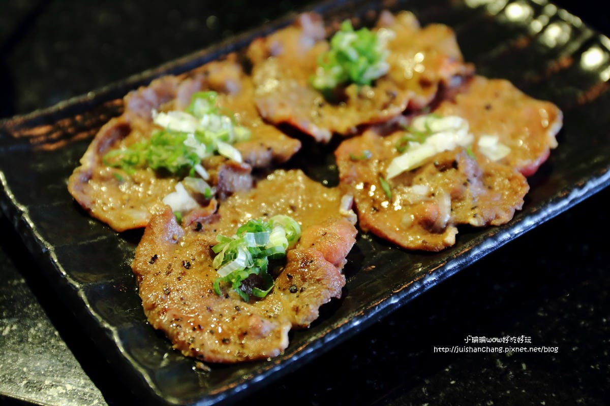 【食||台中】潼阪帝王蟹黑毛牛頂級燒烤〜帝王蟹、黑毛牛放題、專人服務、不計成本的吃到飽！(食尚玩家推薦)