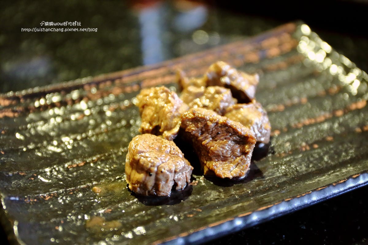 【食||台中】潼阪帝王蟹黑毛牛頂級燒烤〜帝王蟹、黑毛牛放題、專人服務、不計成本的吃到飽！(食尚玩家推薦)