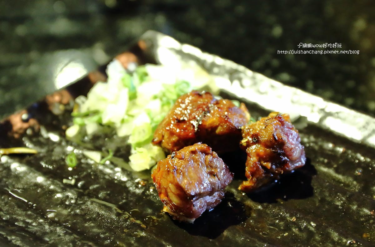 【食||台中】潼阪帝王蟹黑毛牛頂級燒烤〜帝王蟹、黑毛牛放題、專人服務、不計成本的吃到飽！(食尚玩家推薦)