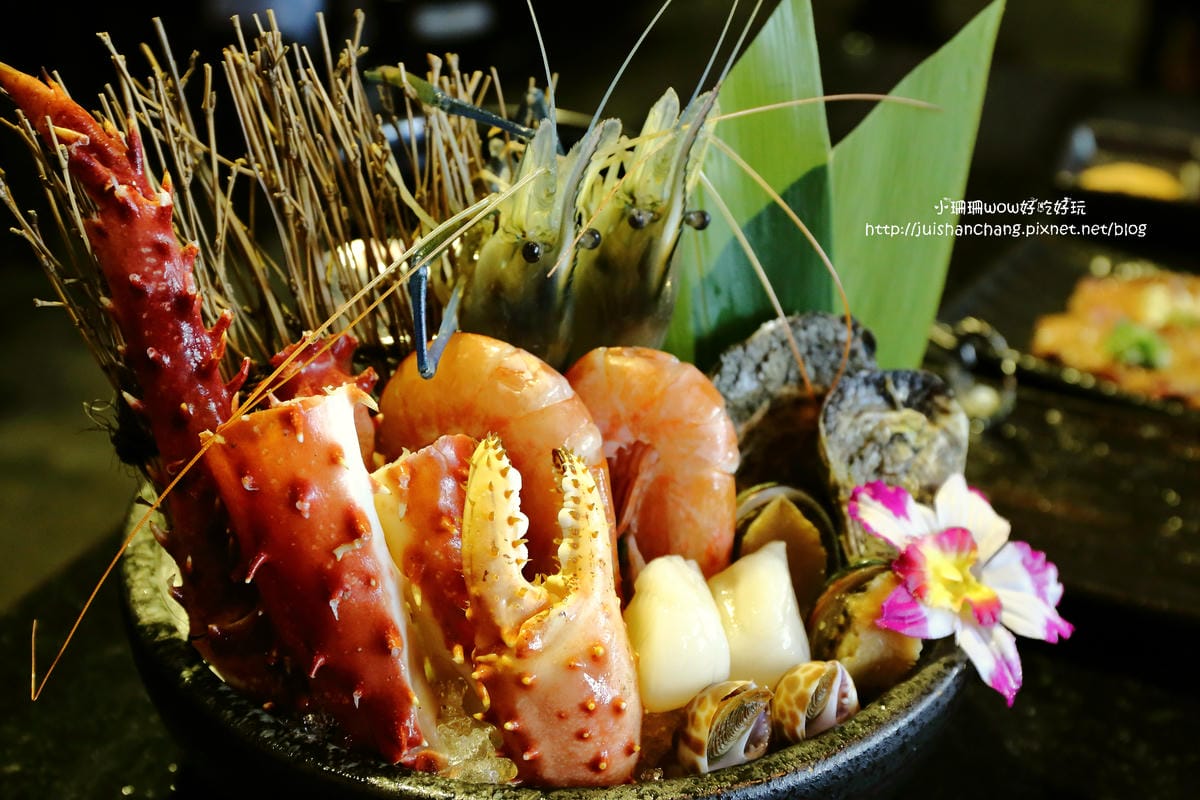 【食||台中】潼阪帝王蟹黑毛牛頂級燒烤〜帝王蟹、黑毛牛放題、專人服務、不計成本的吃到飽！(食尚玩家推薦)