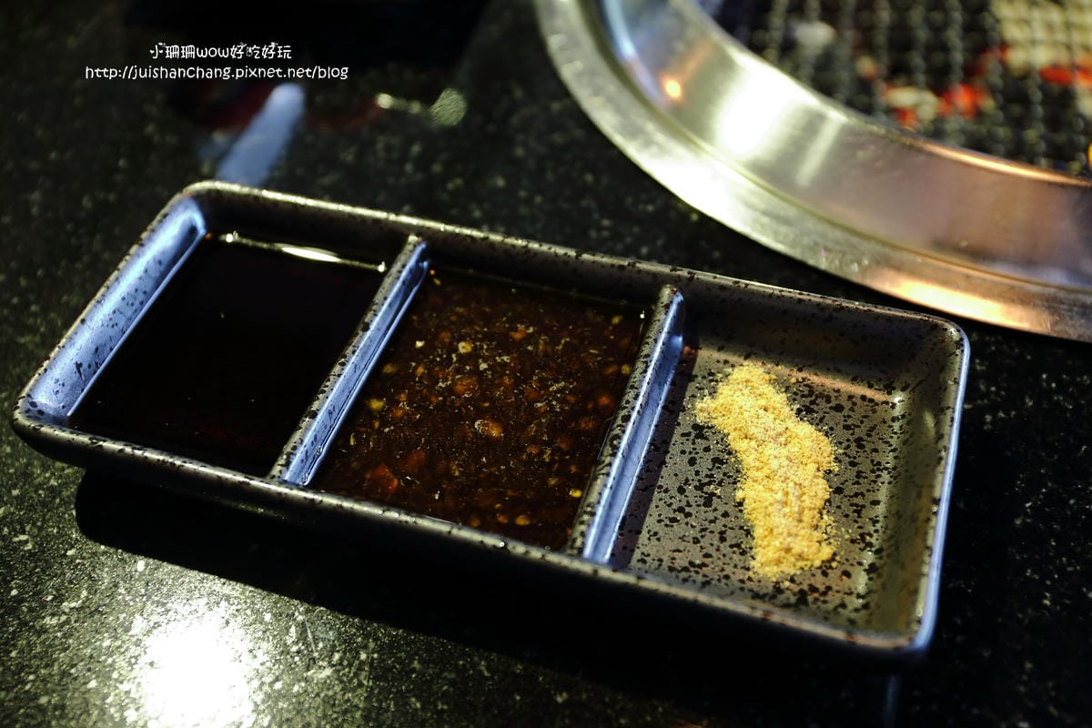 【食||台中】潼阪帝王蟹黑毛牛頂級燒烤〜帝王蟹、黑毛牛放題、專人服務、不計成本的吃到飽！(食尚玩家推薦)