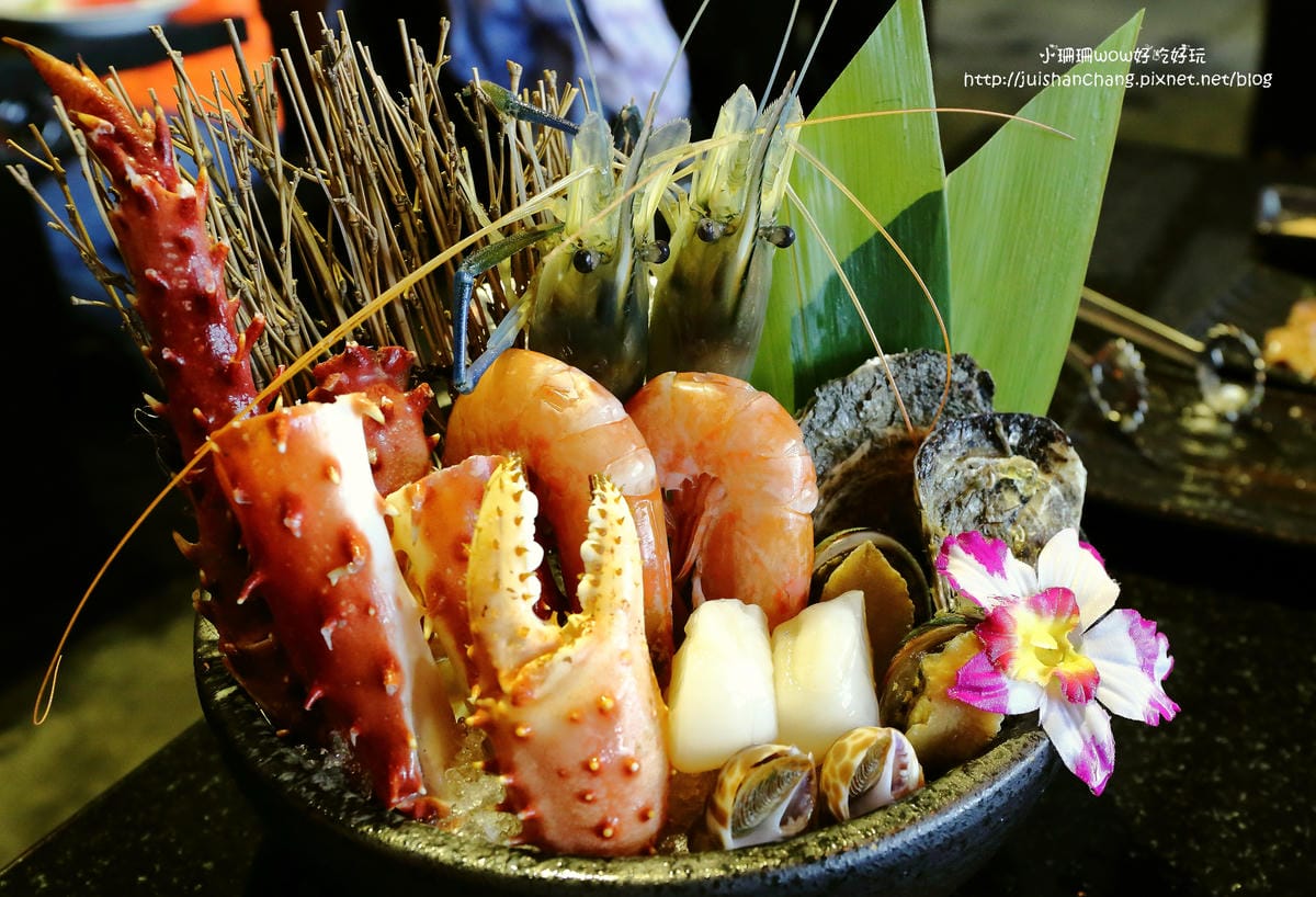 【食||台中】潼阪帝王蟹黑毛牛頂級燒烤〜帝王蟹、黑毛牛放題、專人服務、不計成本的吃到飽！(食尚玩家推薦)