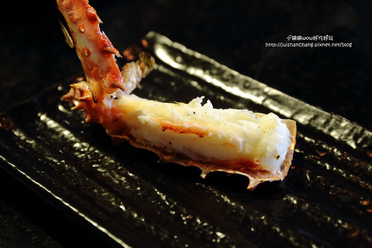 【食||台中】潼阪帝王蟹黑毛牛頂級燒烤〜帝王蟹、黑毛牛放題、專人服務、不計成本的吃到飽！(食尚玩家推薦)