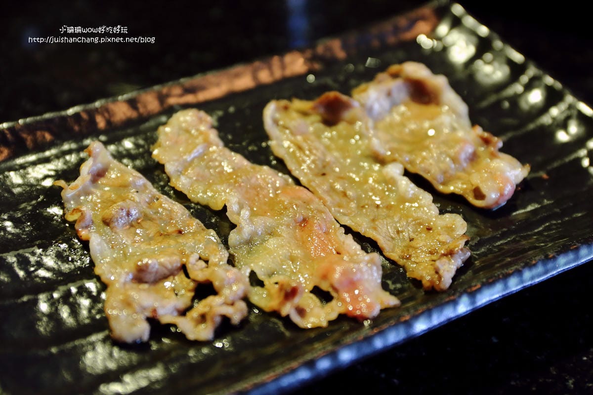 【食||台中】潼阪帝王蟹黑毛牛頂級燒烤〜帝王蟹、黑毛牛放題、專人服務、不計成本的吃到飽！(食尚玩家推薦)