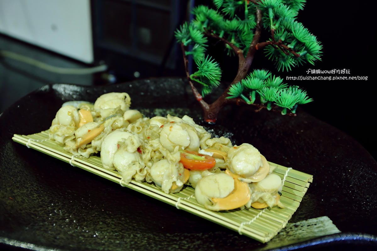 【食||台中】潼阪帝王蟹黑毛牛頂級燒烤〜帝王蟹、黑毛牛放題、專人服務、不計成本的吃到飽！(食尚玩家推薦)