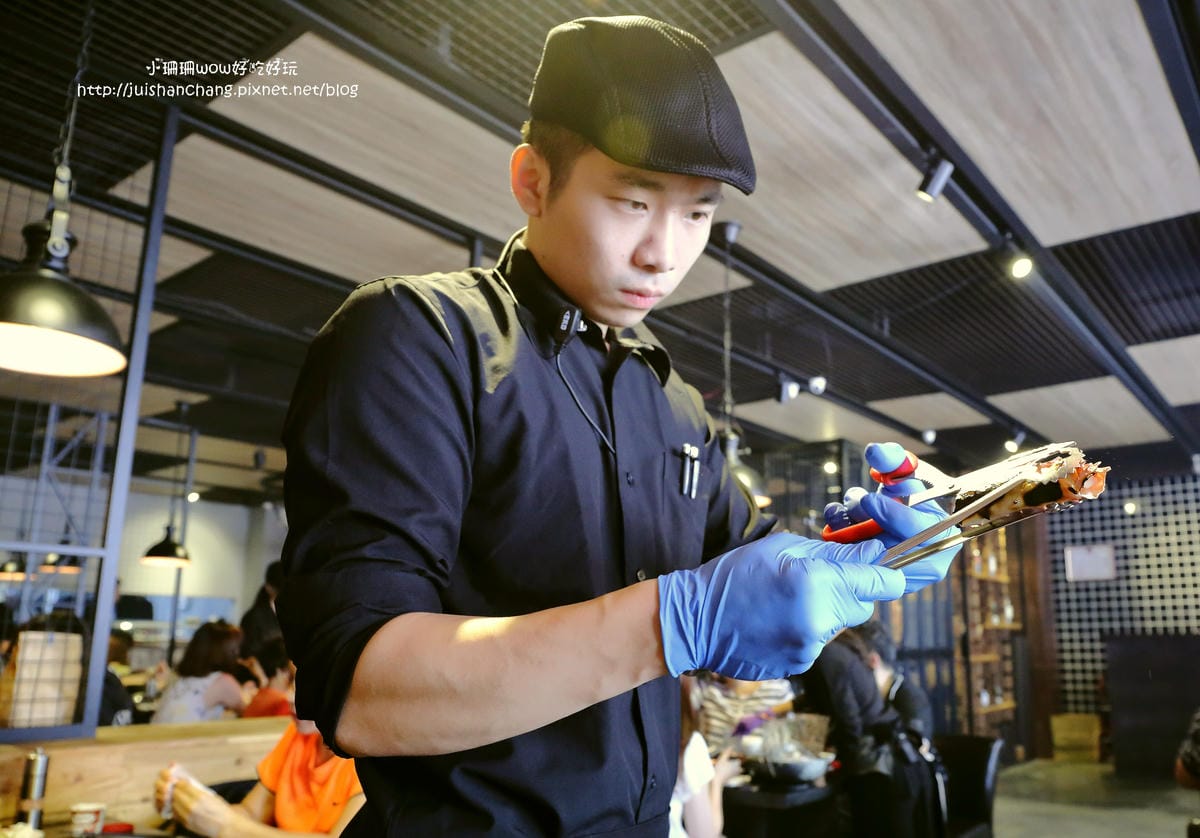 【食||台中】潼阪帝王蟹黑毛牛頂級燒烤〜帝王蟹、黑毛牛放題、專人服務、不計成本的吃到飽！(食尚玩家推薦)