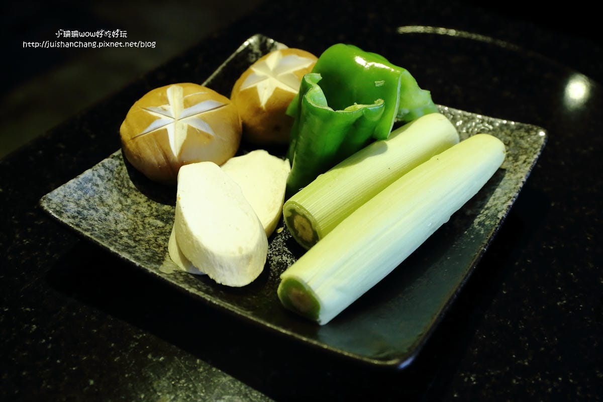 【食||台中】潼阪帝王蟹黑毛牛頂級燒烤〜帝王蟹、黑毛牛放題、專人服務、不計成本的吃到飽！(食尚玩家推薦)