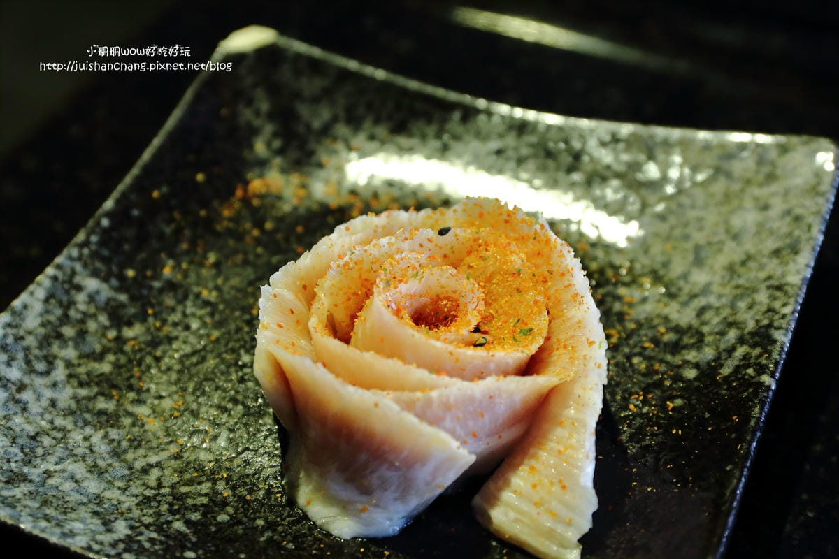 【食||台中】潼阪帝王蟹黑毛牛頂級燒烤〜帝王蟹、黑毛牛放題、專人服務、不計成本的吃到飽！(食尚玩家推薦)