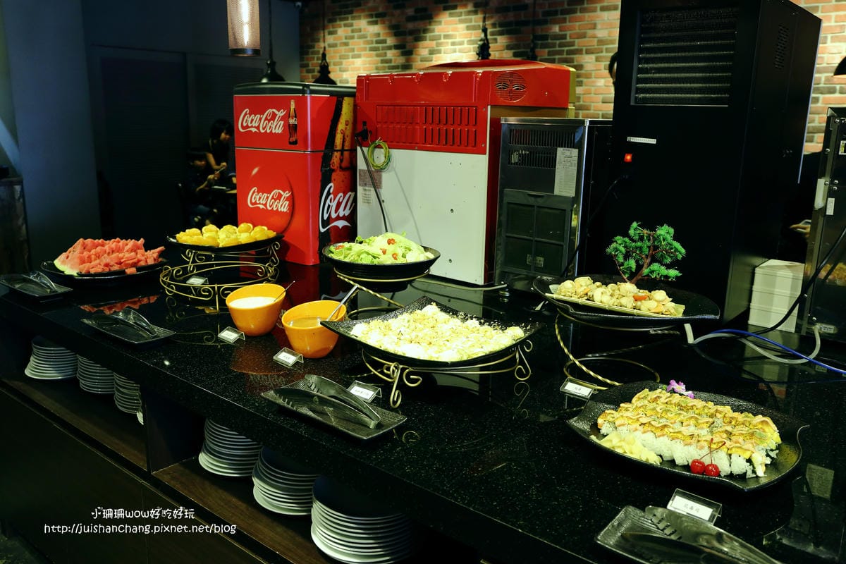 【食||台中】潼阪帝王蟹黑毛牛頂級燒烤〜帝王蟹、黑毛牛放題、專人服務、不計成本的吃到飽！(食尚玩家推薦)