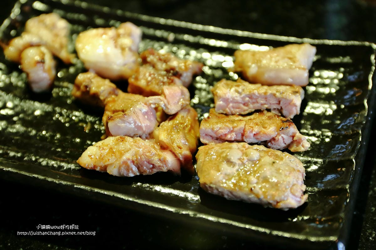 【食||台中】潼阪帝王蟹黑毛牛頂級燒烤〜帝王蟹、黑毛牛放題、專人服務、不計成本的吃到飽！(食尚玩家推薦)