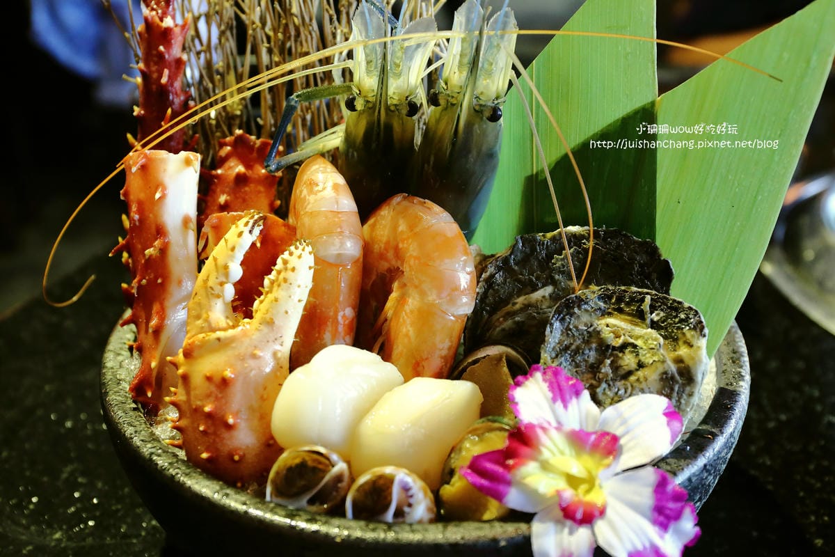 【食||台中】潼阪帝王蟹黑毛牛頂級燒烤〜帝王蟹、黑毛牛放題、專人服務、不計成本的吃到飽！(食尚玩家推薦)