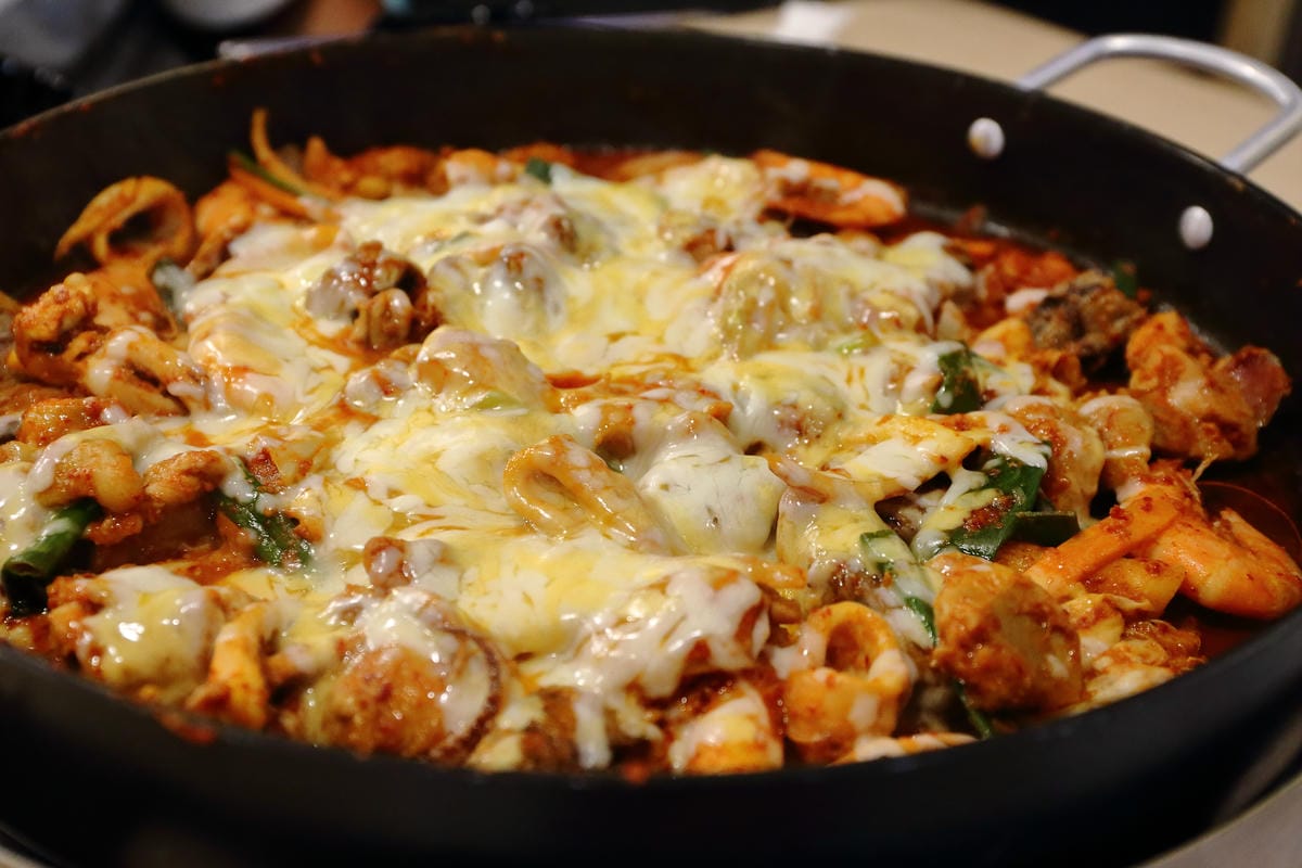 【食||中和】Omaya春川炒雞-中和店〜韓國春川炒雞排鍋第一品牌。噢〜媽呀！就算要排隊也要吃到！(已歇業)