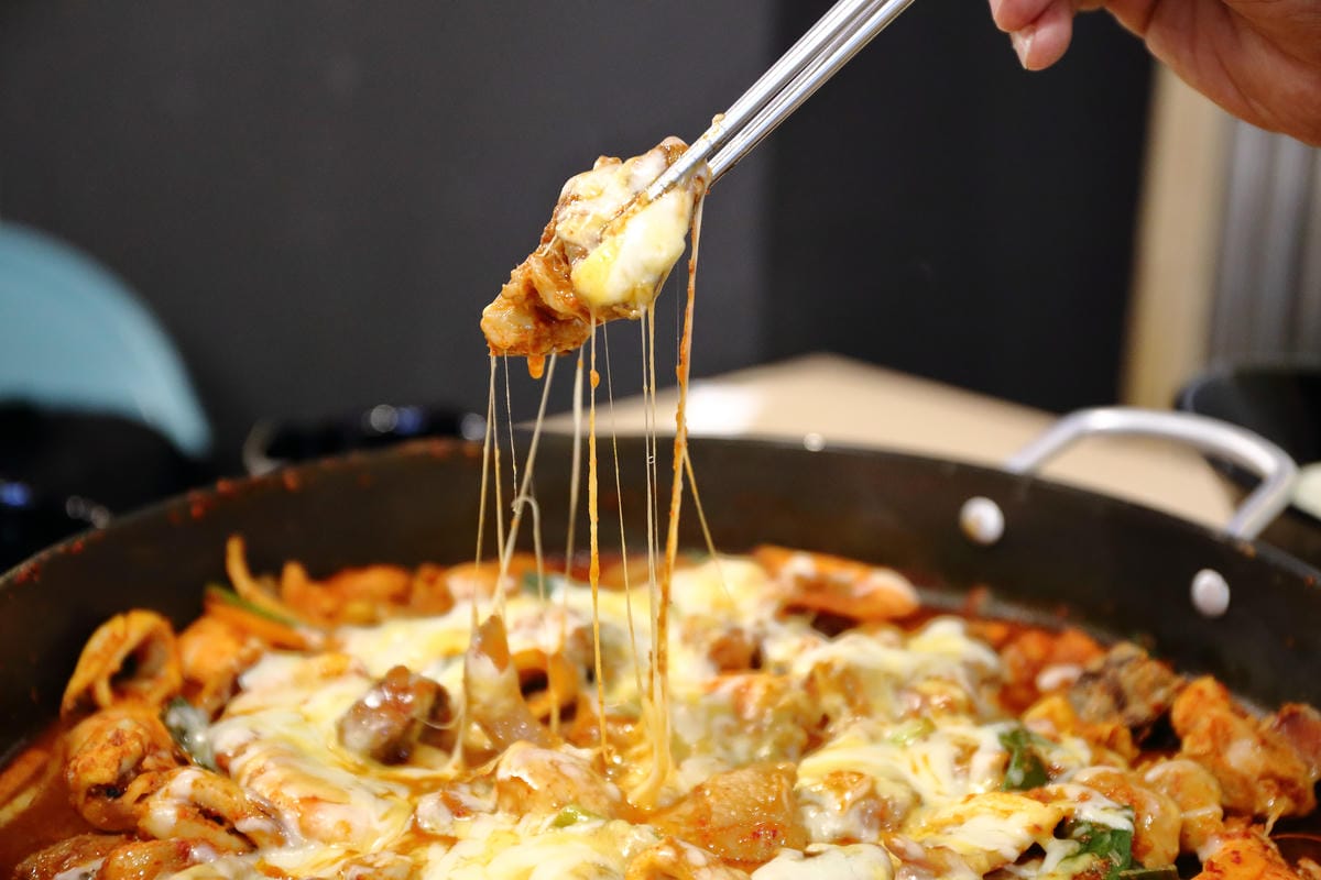 【食||中和】Omaya春川炒雞-中和店〜韓國春川炒雞排鍋第一品牌。噢〜媽呀！就算要排隊也要吃到！(已歇業)