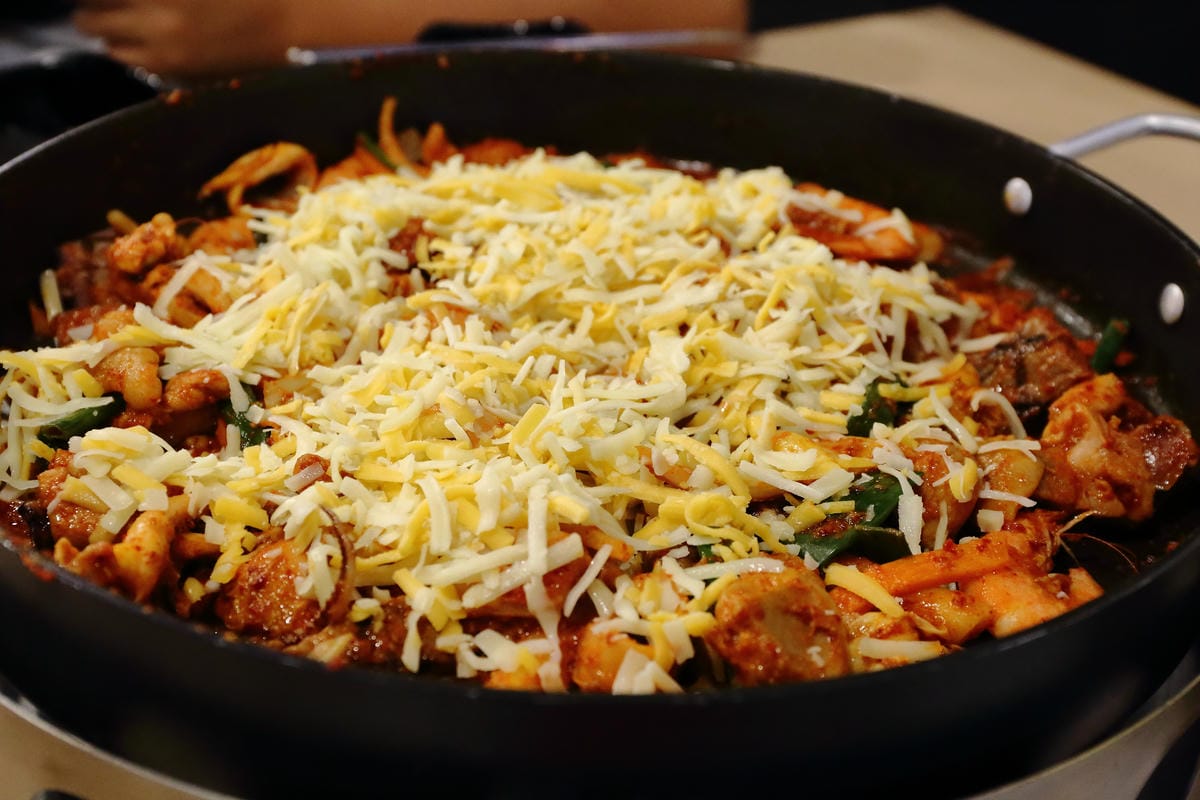 【食||中和】Omaya春川炒雞-中和店〜韓國春川炒雞排鍋第一品牌。噢〜媽呀！就算要排隊也要吃到！(已歇業)