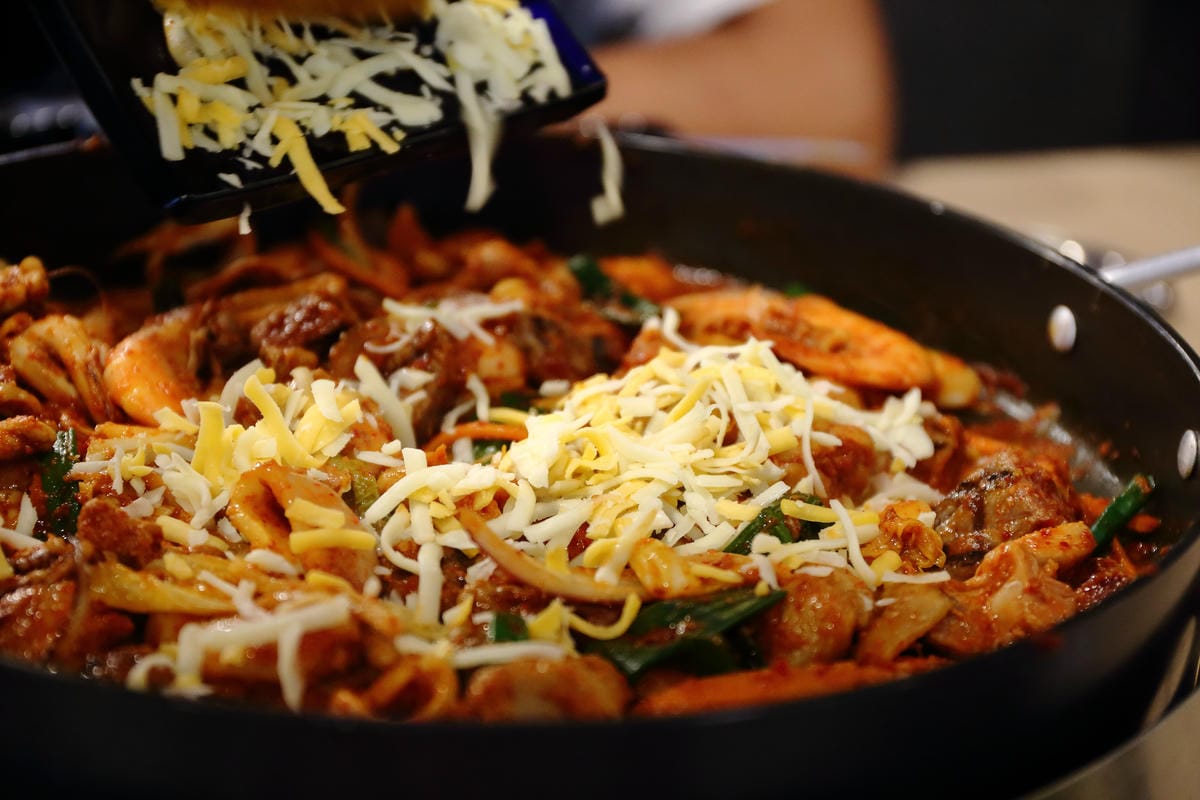 【食||中和】Omaya春川炒雞-中和店〜韓國春川炒雞排鍋第一品牌。噢〜媽呀！就算要排隊也要吃到！(已歇業)