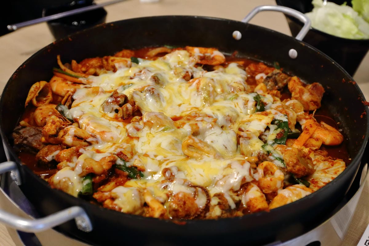 【食||中和】Omaya春川炒雞-中和店〜韓國春川炒雞排鍋第一品牌。噢〜媽呀！就算要排隊也要吃到！(已歇業)