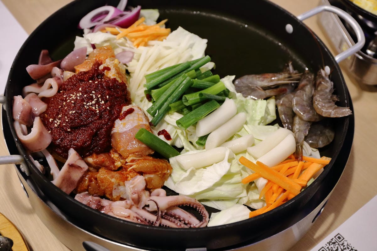 【食||中和】Omaya春川炒雞-中和店〜韓國春川炒雞排鍋第一品牌。噢〜媽呀！就算要排隊也要吃到！(已歇業)