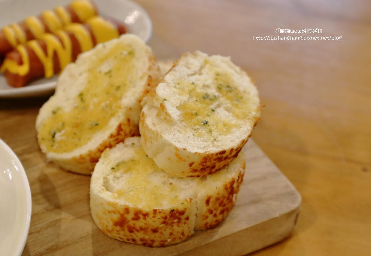 【食||台中】Omocha eki 具茶駛〜童趣公仔主題餐廳。那些年，我們一起玩的玩具，太全了！別說你没見過！