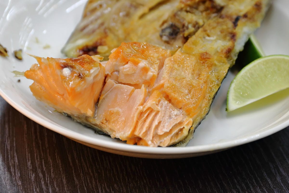 【食||台北】漁來生魚片〜港墘日式料理。內科上班族私藏的平價日本料理，想吃便宜新鮮生魚片蓋飯，來這就對了！