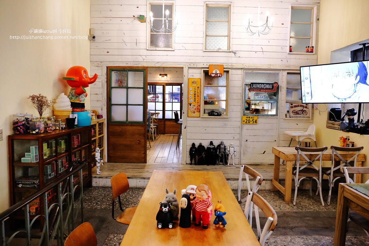 【食||台中】Omocha eki 具茶駛〜童趣公仔主題餐廳。那些年，我們一起玩的玩具，太全了！別說你没見過！