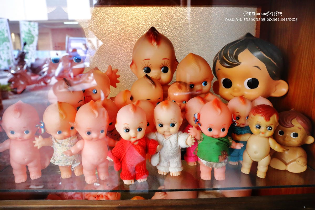 【食||台中】Omocha eki 具茶駛〜童趣公仔主題餐廳。那些年，我們一起玩的玩具，太全了！別說你没見過！