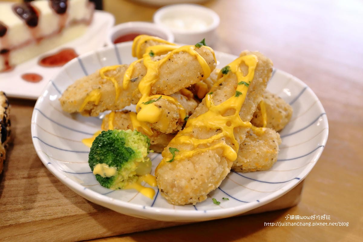 【食||台中】Omocha eki 具茶駛〜童趣公仔主題餐廳。那些年，我們一起玩的玩具，太全了！別說你没見過！