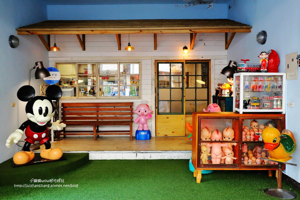 【食||台中】Omocha eki 具茶駛〜童趣公仔主題餐廳。那些年，我們一起玩的玩具，太全了！別說你没見過！