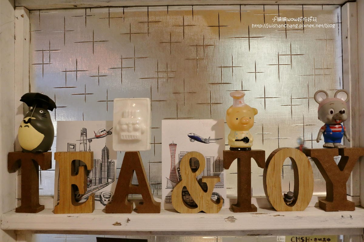 【食||台中】Omocha eki 具茶駛〜童趣公仔主題餐廳。那些年，我們一起玩的玩具，太全了！別說你没見過！