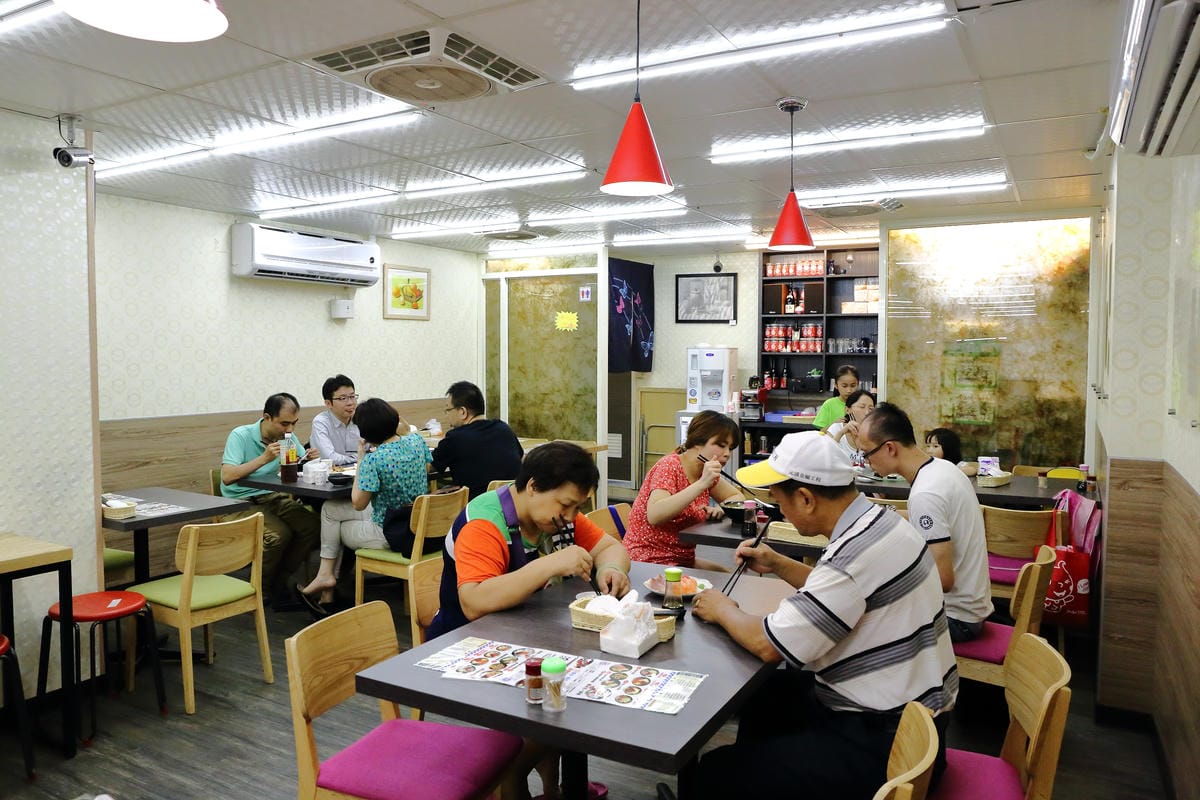 【食||台北】漁來生魚片〜港墘日式料理。內科上班族私藏的平價日本料理，想吃便宜新鮮生魚片蓋飯，來這就對了！