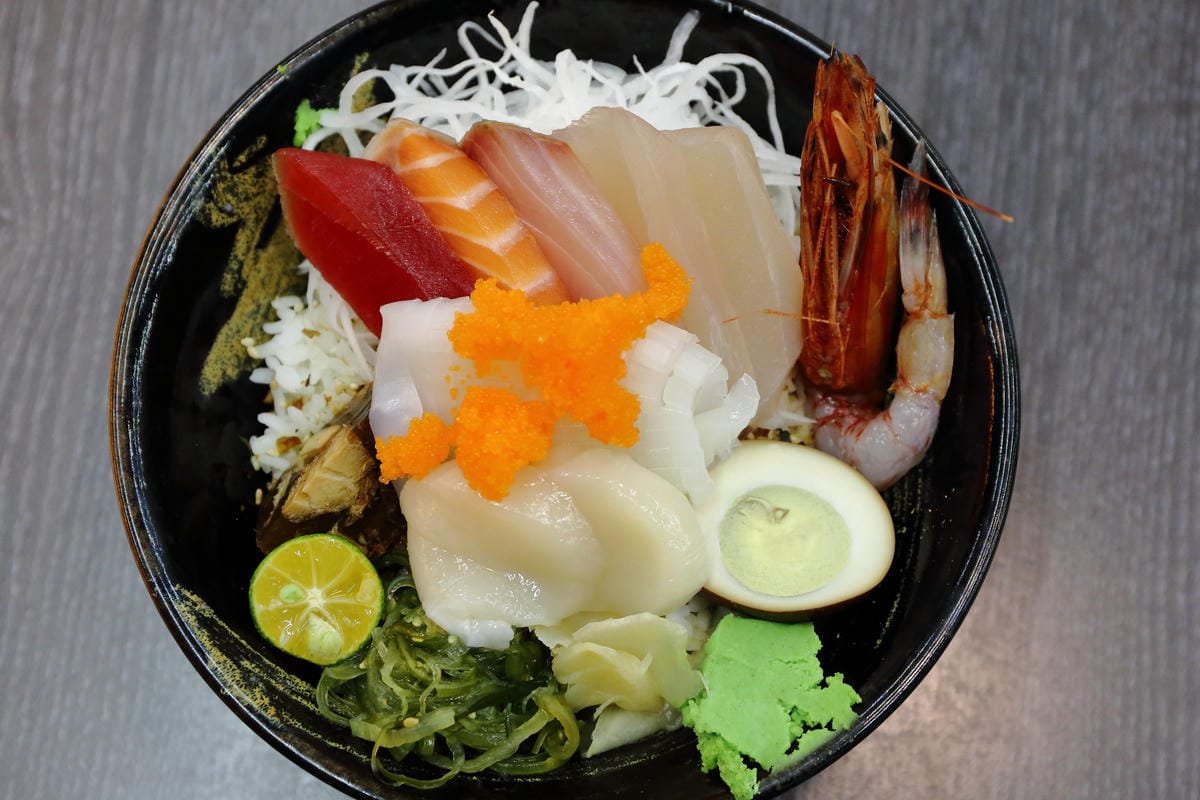 【食||台北】漁來生魚片〜港墘日式料理。內科上班族私藏的平價日本料理，想吃便宜新鮮生魚片蓋飯，來這就對了！