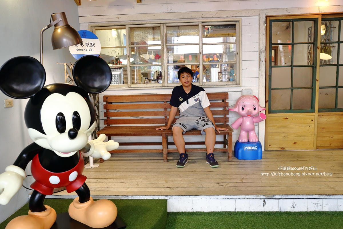 【食||台中】Omocha eki 具茶駛〜童趣公仔主題餐廳。那些年，我們一起玩的玩具，太全了！別說你没見過！