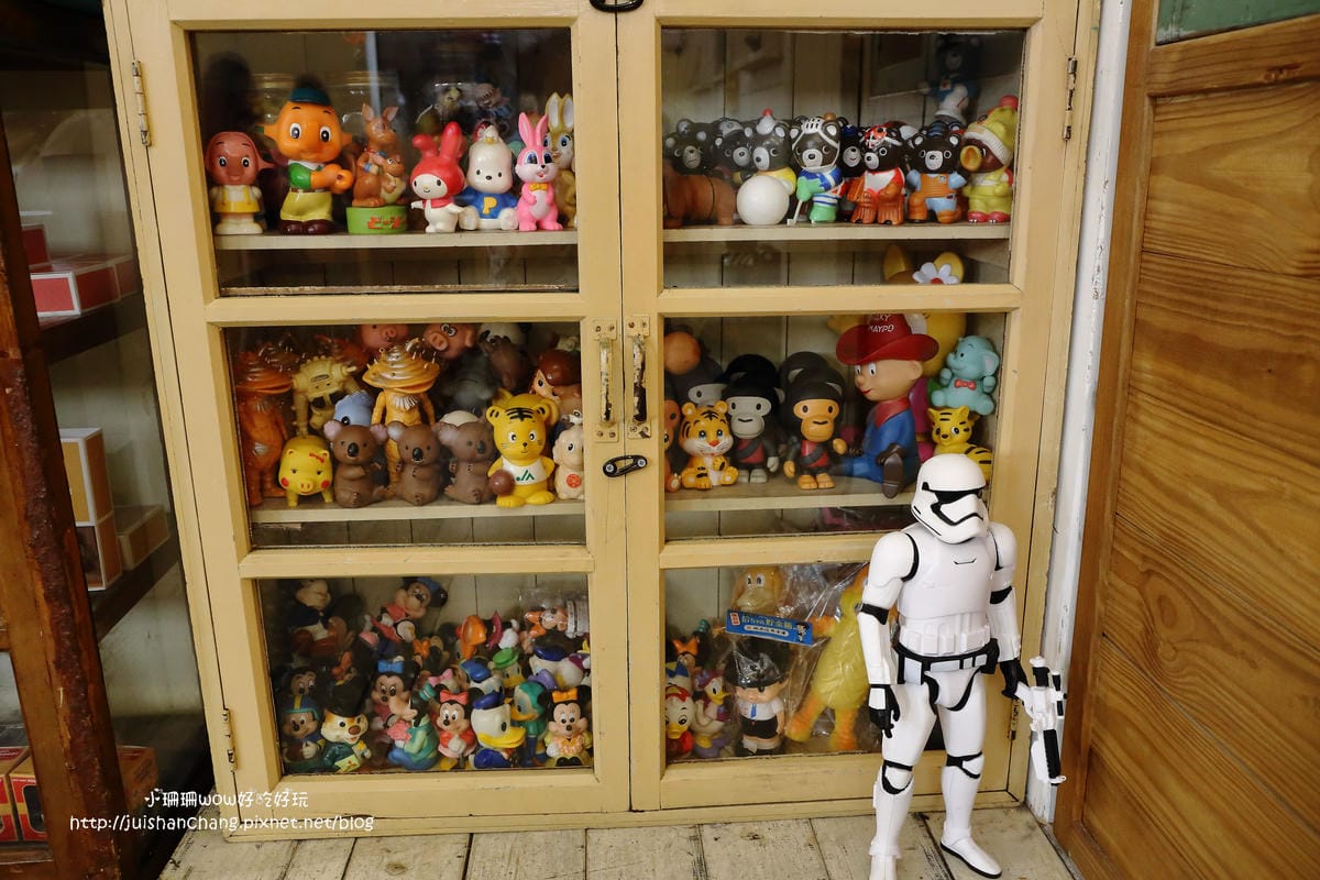 【食||台中】Omocha eki 具茶駛〜童趣公仔主題餐廳。那些年，我們一起玩的玩具，太全了！別說你没見過！