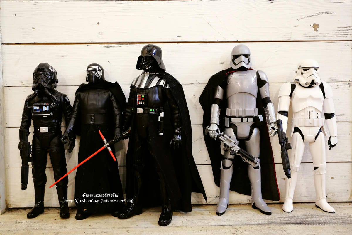 【食||台中】Omocha eki 具茶駛〜童趣公仔主題餐廳。那些年，我們一起玩的玩具，太全了！別說你没見過！