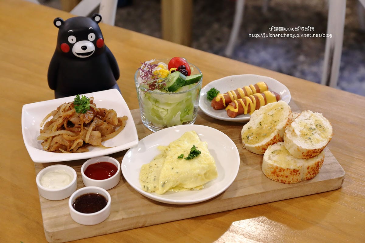 【食||台中】Omocha eki 具茶駛〜童趣公仔主題餐廳。那些年，我們一起玩的玩具，太全了！別說你没見過！