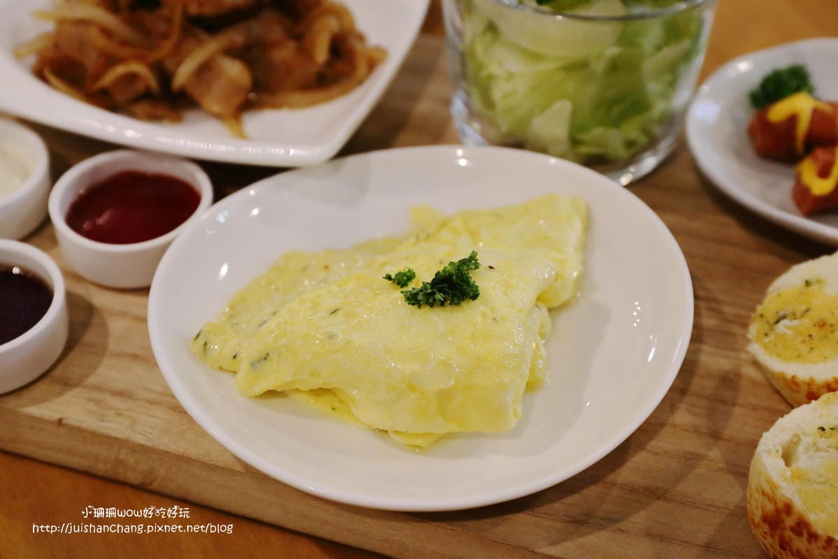 【食||台中】Omocha eki 具茶駛〜童趣公仔主題餐廳。那些年，我們一起玩的玩具，太全了！別說你没見過！