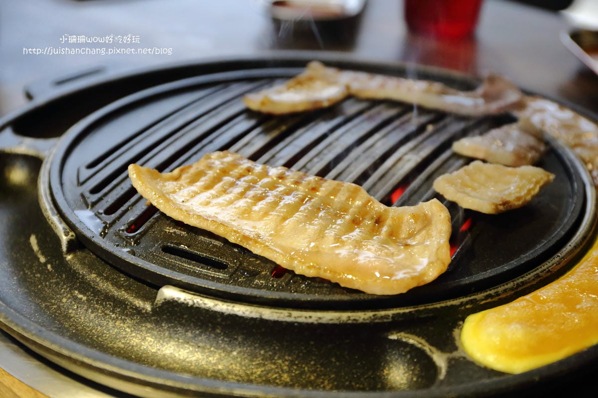 【食||台北】肉倉韓國烤肉吃到飽〜大胃王最愛！無限量供應之韓式烤肉+韓式小菜+哈根達斯吃到飽/西門韓式料理