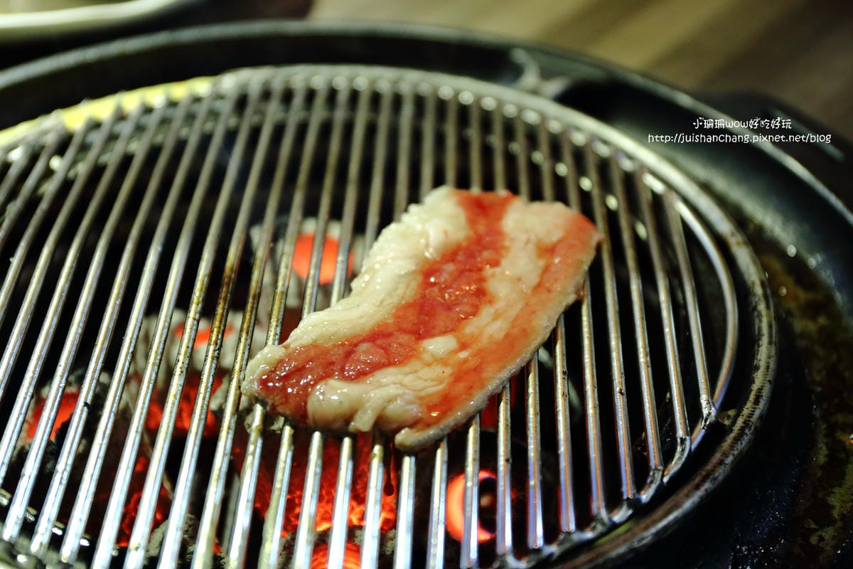 【食||台北】肉倉韓國烤肉吃到飽〜大胃王最愛！無限量供應之韓式烤肉+韓式小菜+哈根達斯吃到飽/西門韓式料理