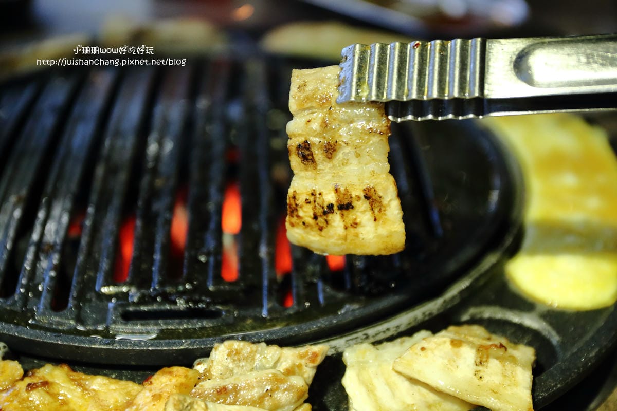 【食||台北】肉倉韓國烤肉吃到飽〜大胃王最愛！無限量供應之韓式烤肉+韓式小菜+哈根達斯吃到飽/西門韓式料理