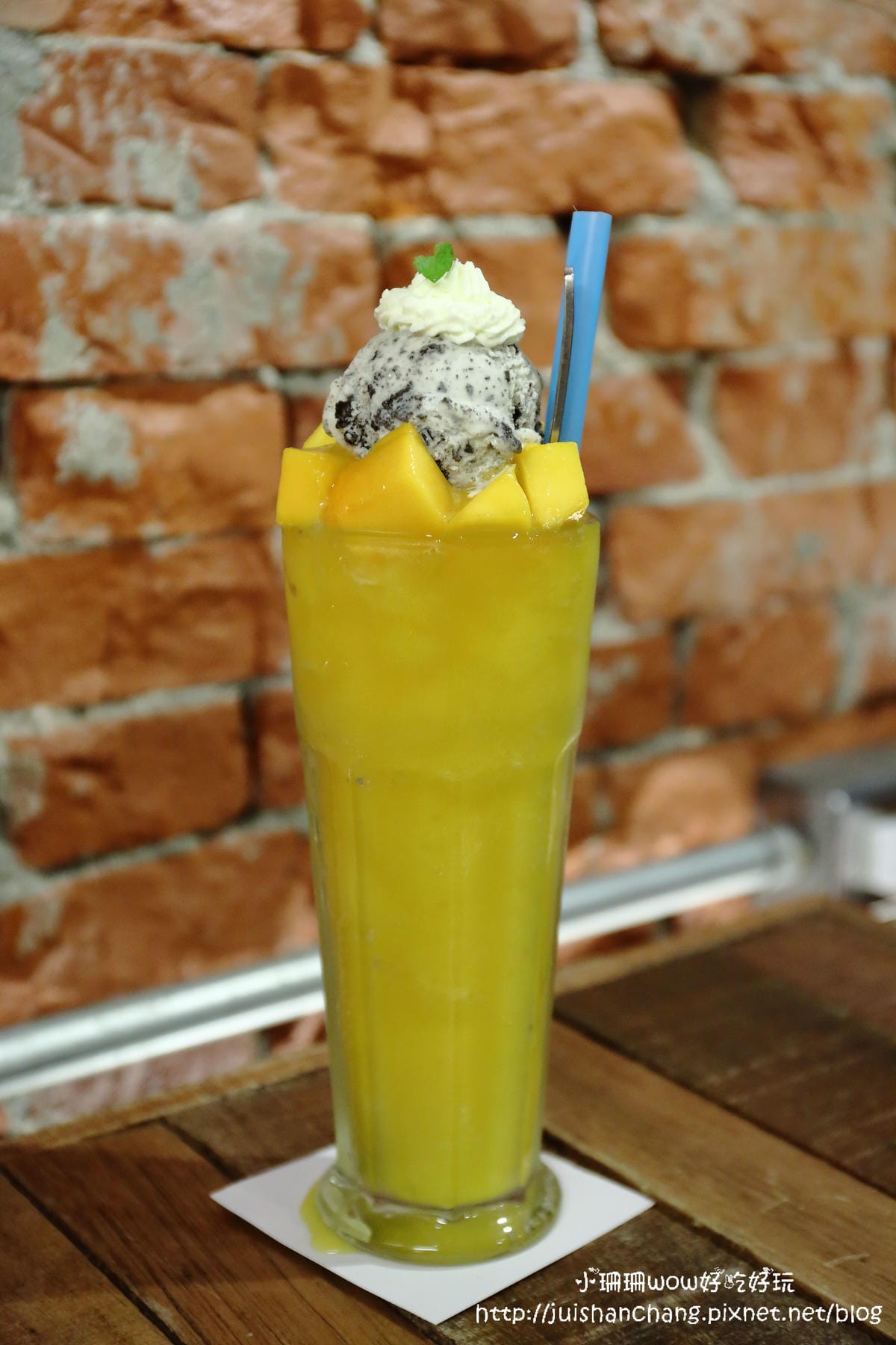 【食||台中】鐵皮駅〜勤美綠園道。機器人主題餐廳。超酷機器人為地球人服務！（食尚玩家/各大媒體雜誌推薦）　