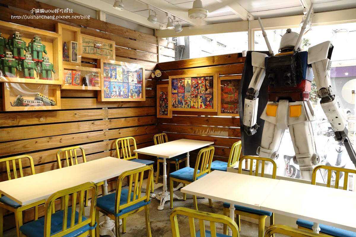 【食||台中】鐵皮駅〜勤美綠園道。機器人主題餐廳。超酷機器人為地球人服務！（食尚玩家/各大媒體雜誌推薦）　
