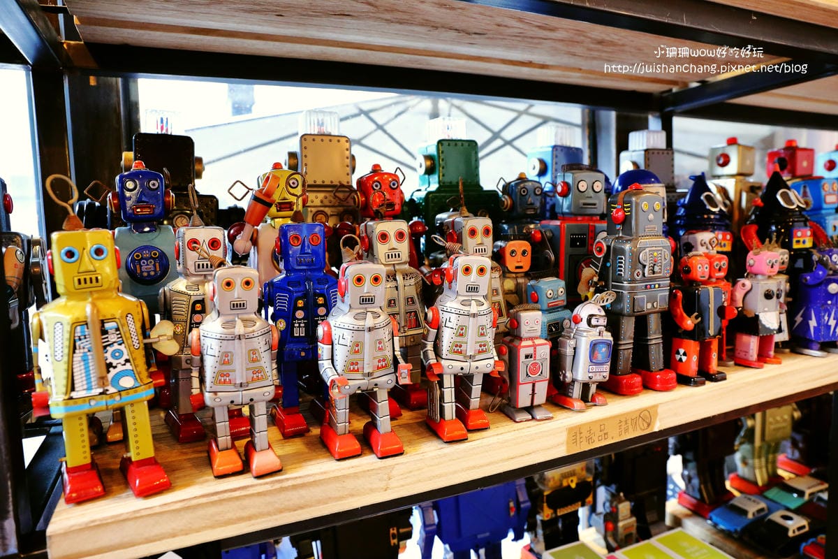 【食||台中】鐵皮駅〜勤美綠園道。機器人主題餐廳。超酷機器人為地球人服務！（食尚玩家/各大媒體雜誌推薦）　