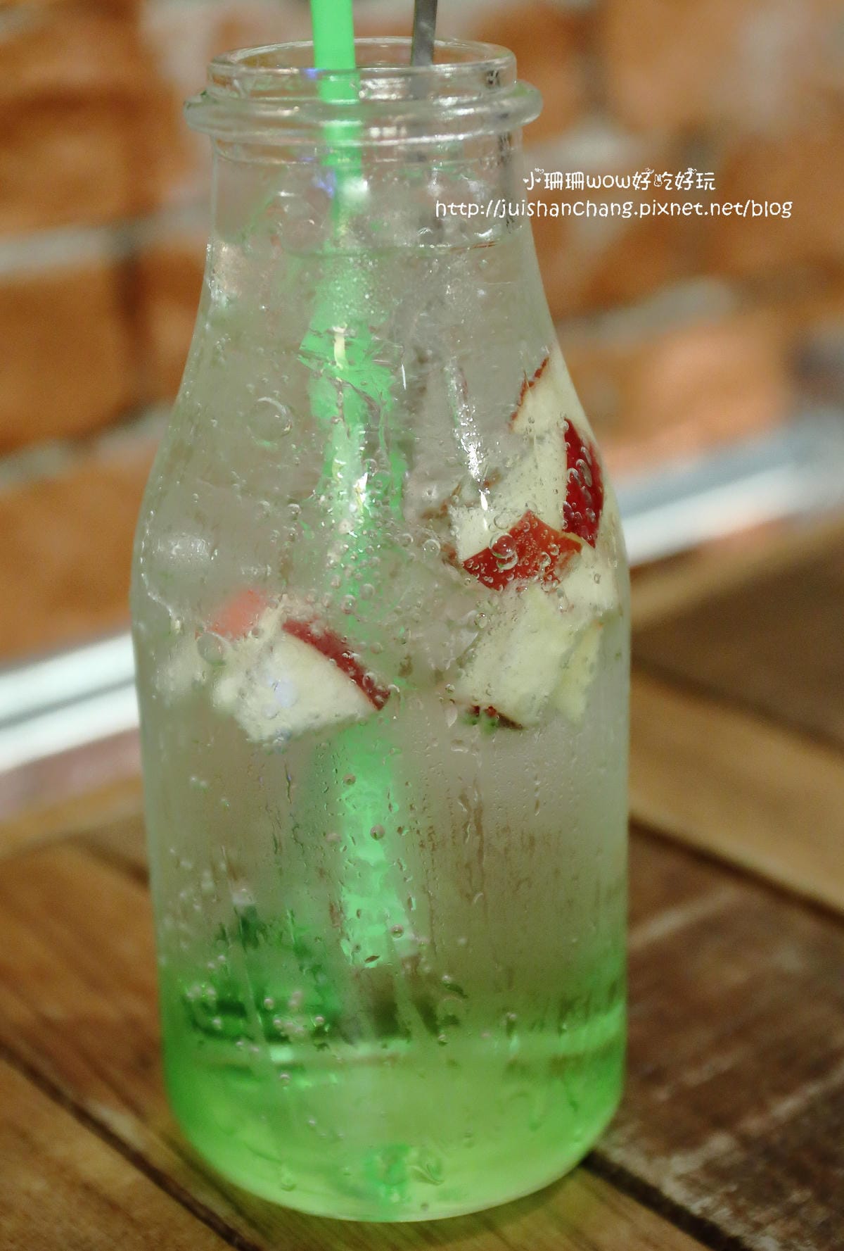 【食||台中】鐵皮駅〜勤美綠園道。機器人主題餐廳。超酷機器人為地球人服務！（食尚玩家/各大媒體雜誌推薦）　