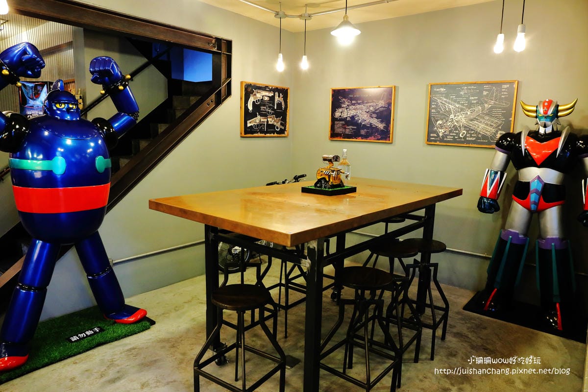 【食||台中】鐵皮駅〜勤美綠園道。機器人主題餐廳。超酷機器人為地球人服務！（食尚玩家/各大媒體雜誌推薦）　