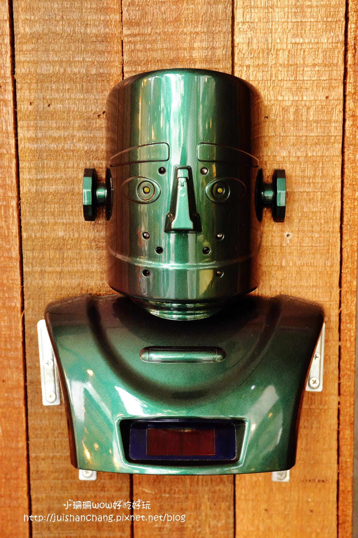 【食||台中】鐵皮駅〜勤美綠園道。機器人主題餐廳。超酷機器人為地球人服務！（食尚玩家/各大媒體雜誌推薦）　